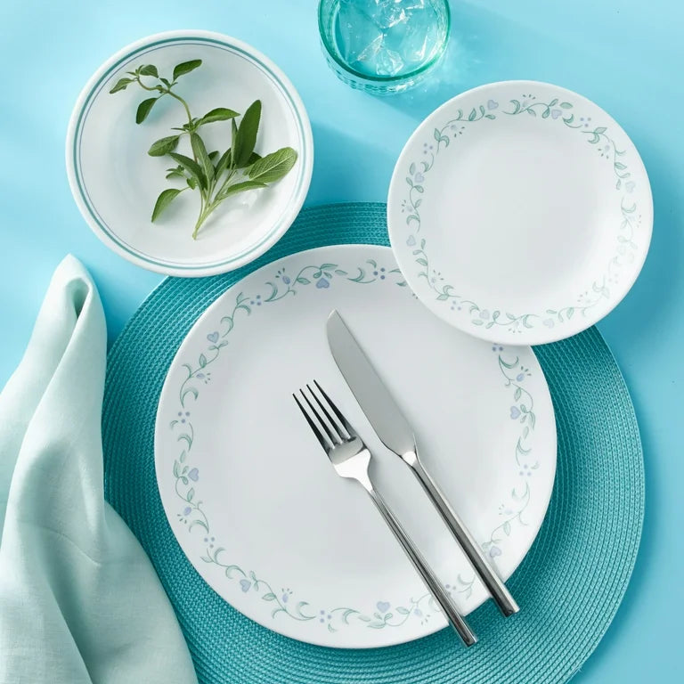 Corelle Juego de Vajilla Redonda de 12 Piezas en Color Blanco y Verde con Diseño de Casa de Campo