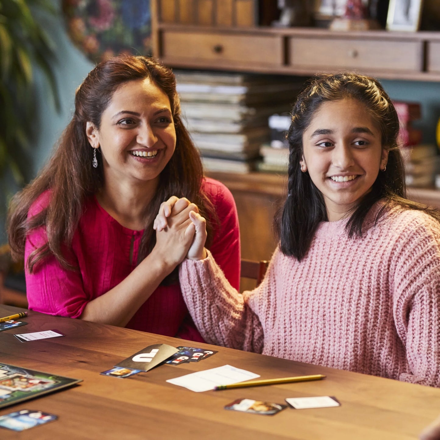 Clue Juego de Mesa Juego Misterioso para Niños de 8 Años en Adelante, Juegos Familiares para 2-6 Jugadores (Exclusivo de Walmart)